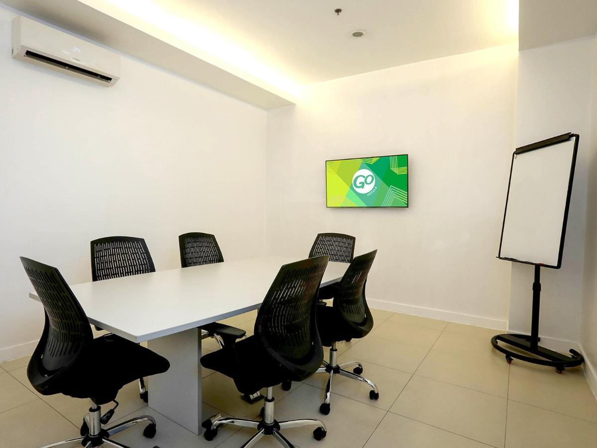 Go Hotels Manila Airport Road Paranaque City Екстер'єр фото