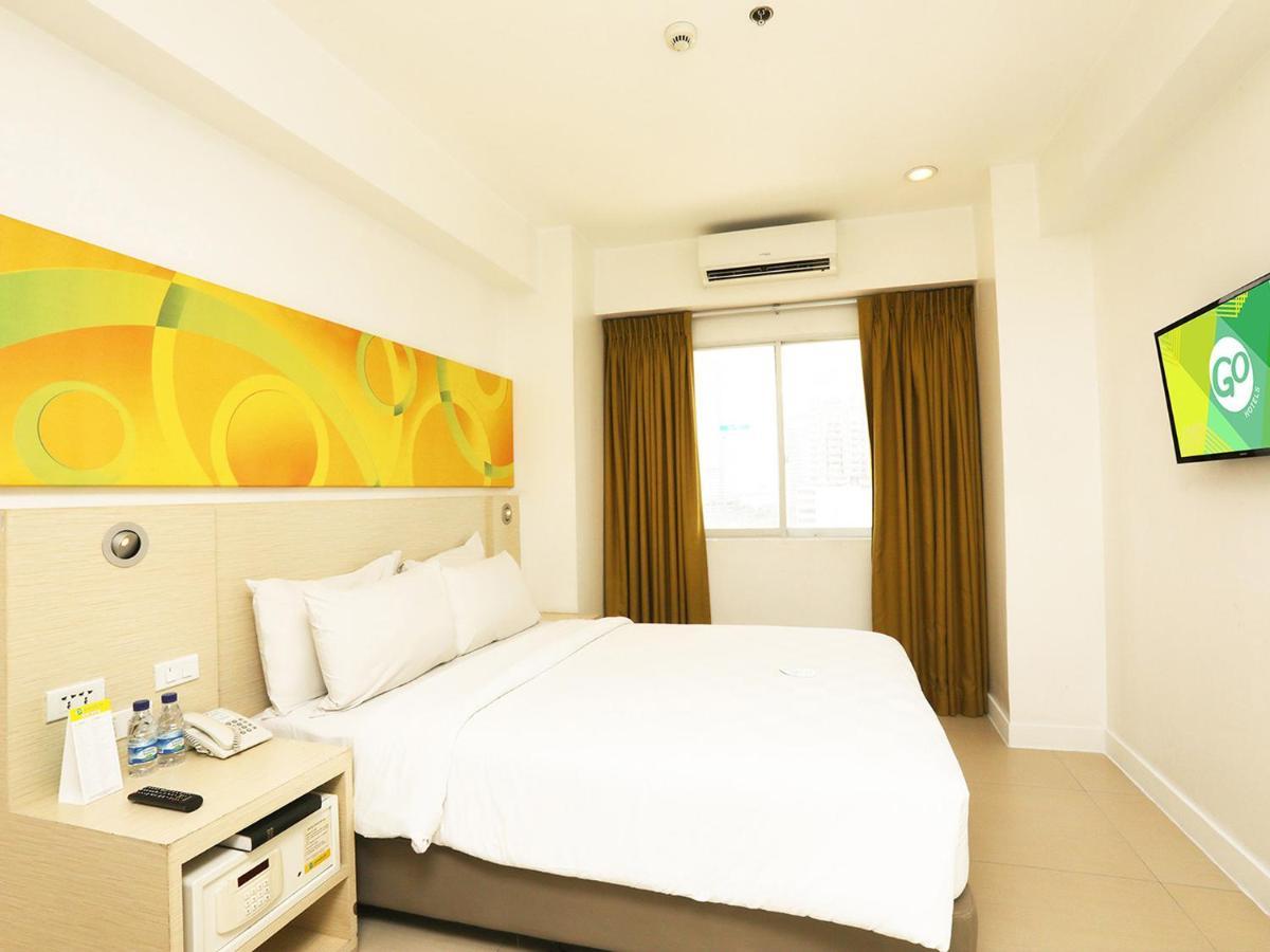 Go Hotels Manila Airport Road Paranaque City Екстер'єр фото