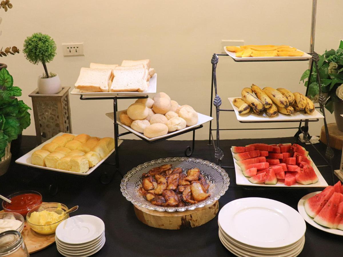 Go Hotels Manila Airport Road Paranaque City Екстер'єр фото